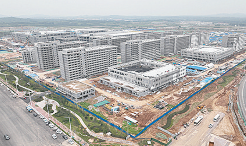 青島新型顯示產業園 走在前，開新局，力爭2024年末產值突破500億元
